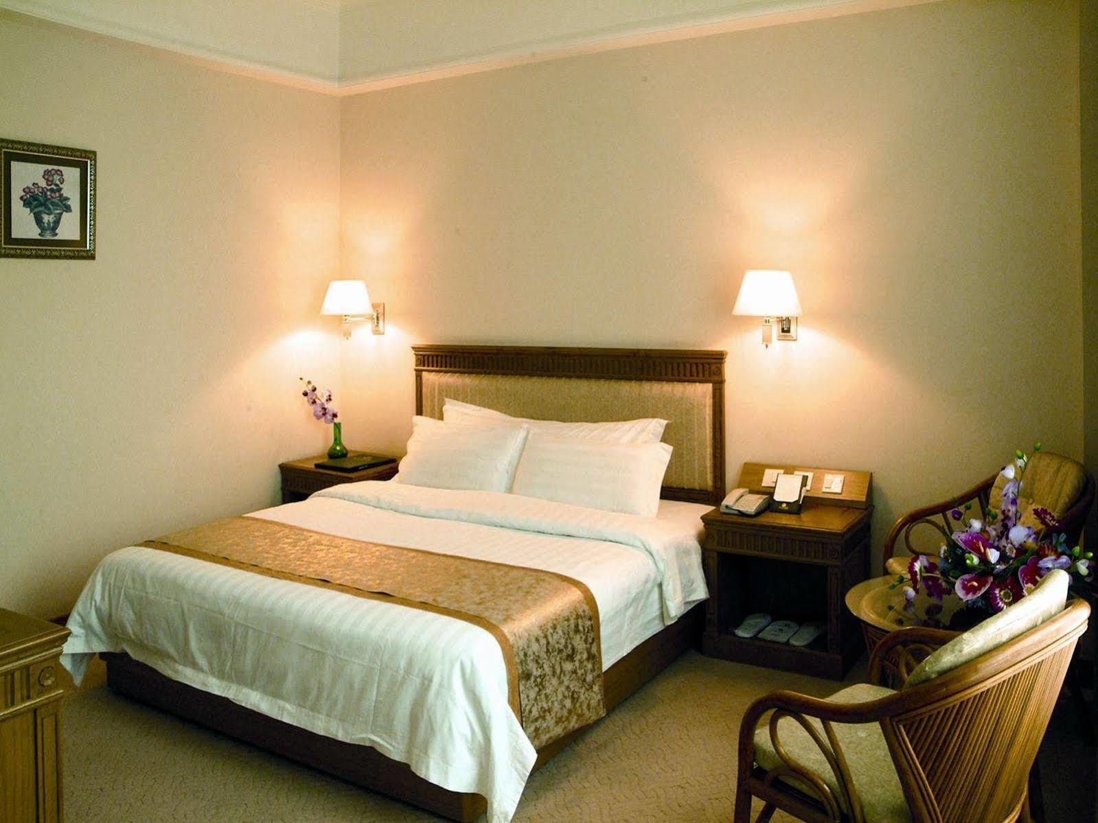 Guangzhou Nanfang Yiyuan Hotel Εξωτερικό φωτογραφία